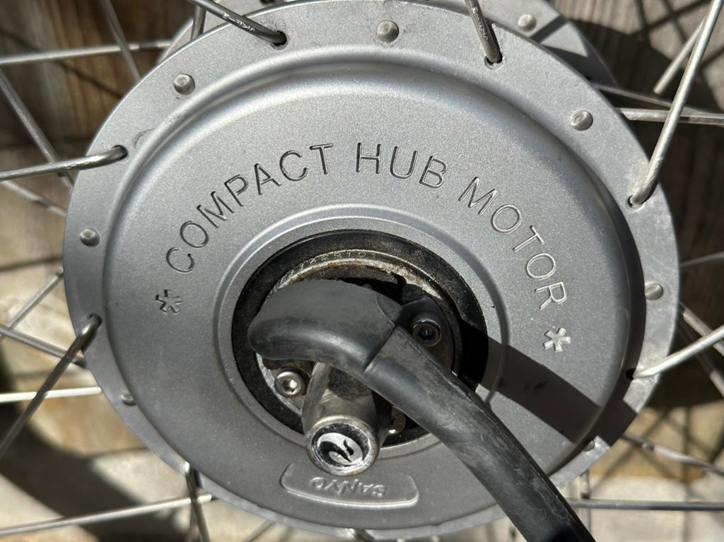 Sanyo e-bike voorwielmotor compleet wiel met band, Fietsen en Brommers, Fietsonderdelen, Ophalen, Elektrische fiets, Band