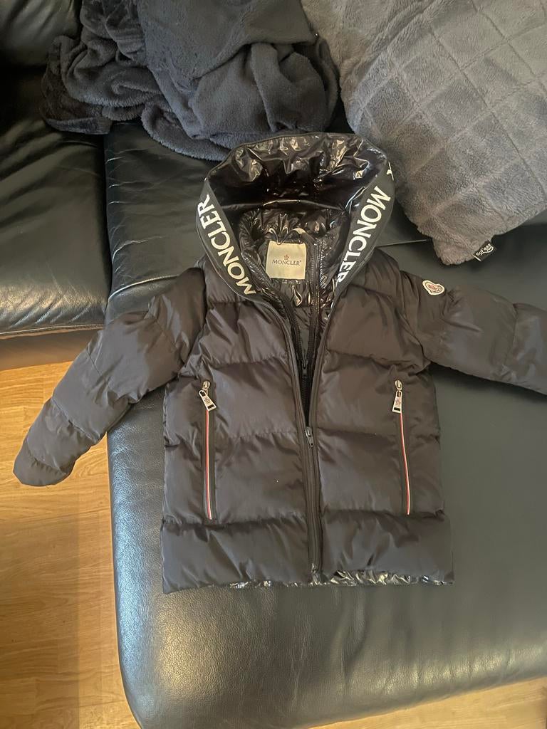Moncler jas 7/8 jaar, Ophalen, Gebruikt, Jongen of Meisje
