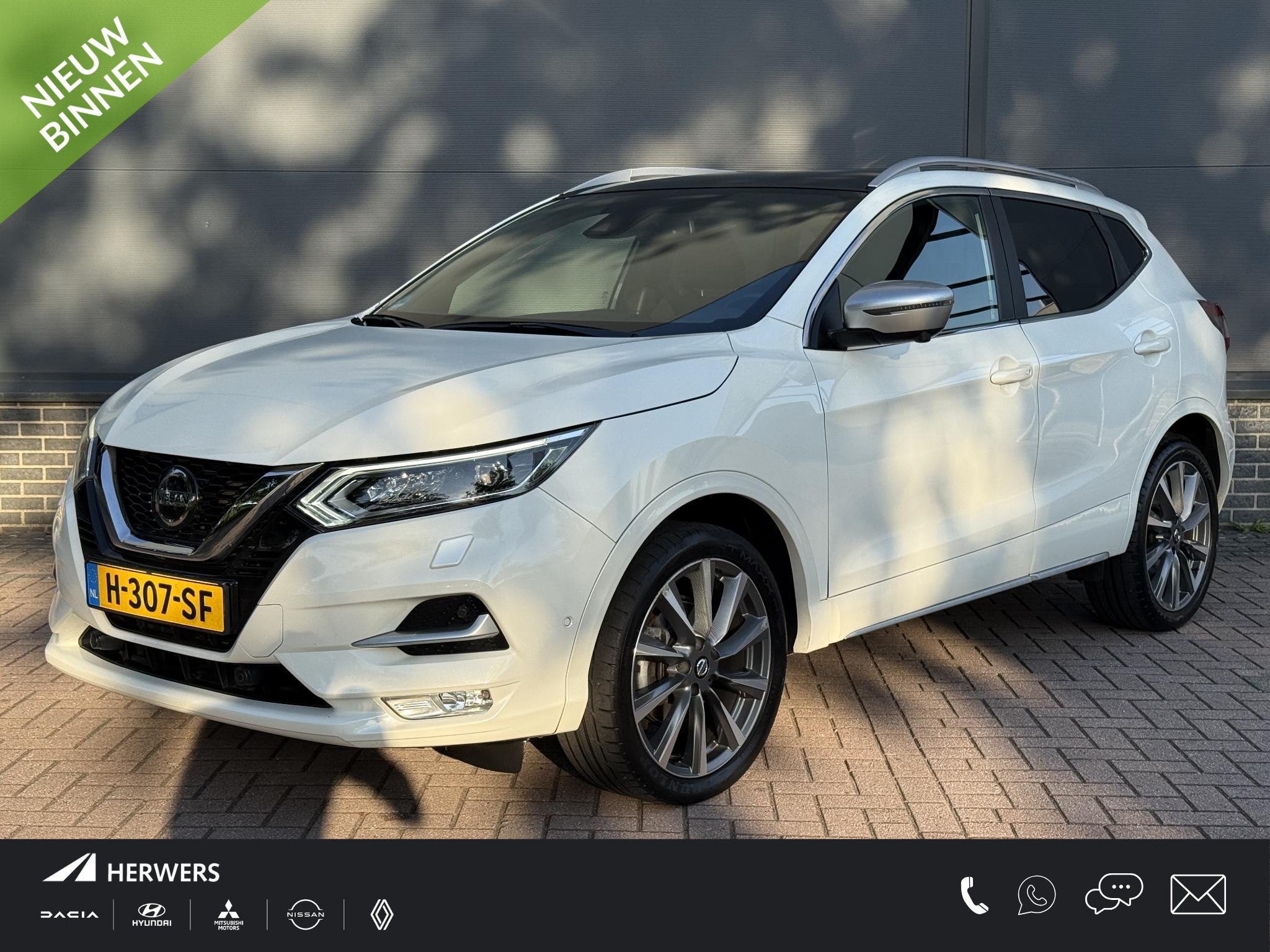 Nissan Qashqai 1.3 DIG-T Tekna + / Dealer Onderhouden / Pano