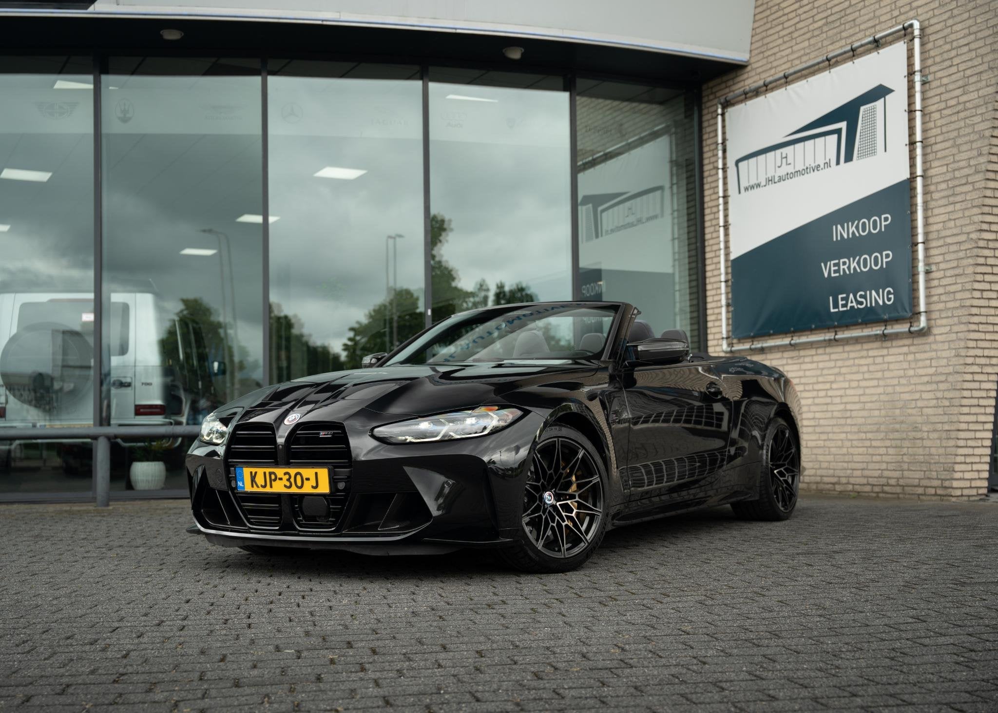 BMW M4 Competition xDrive Cabrio *CERAMIC*CARBON*M-DRIVERS-P, Auto's, BMW, Automaat, Gebruikt, 4 stoelen, Zwart