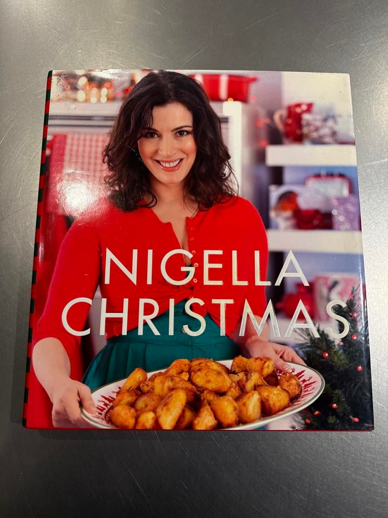 Nigella Christmas Koken - Feestelijke Recepten Engelstalig, Boeken, Ophalen of Verzenden, Zo goed als nieuw, Europa, Voorgerechten en Soepen