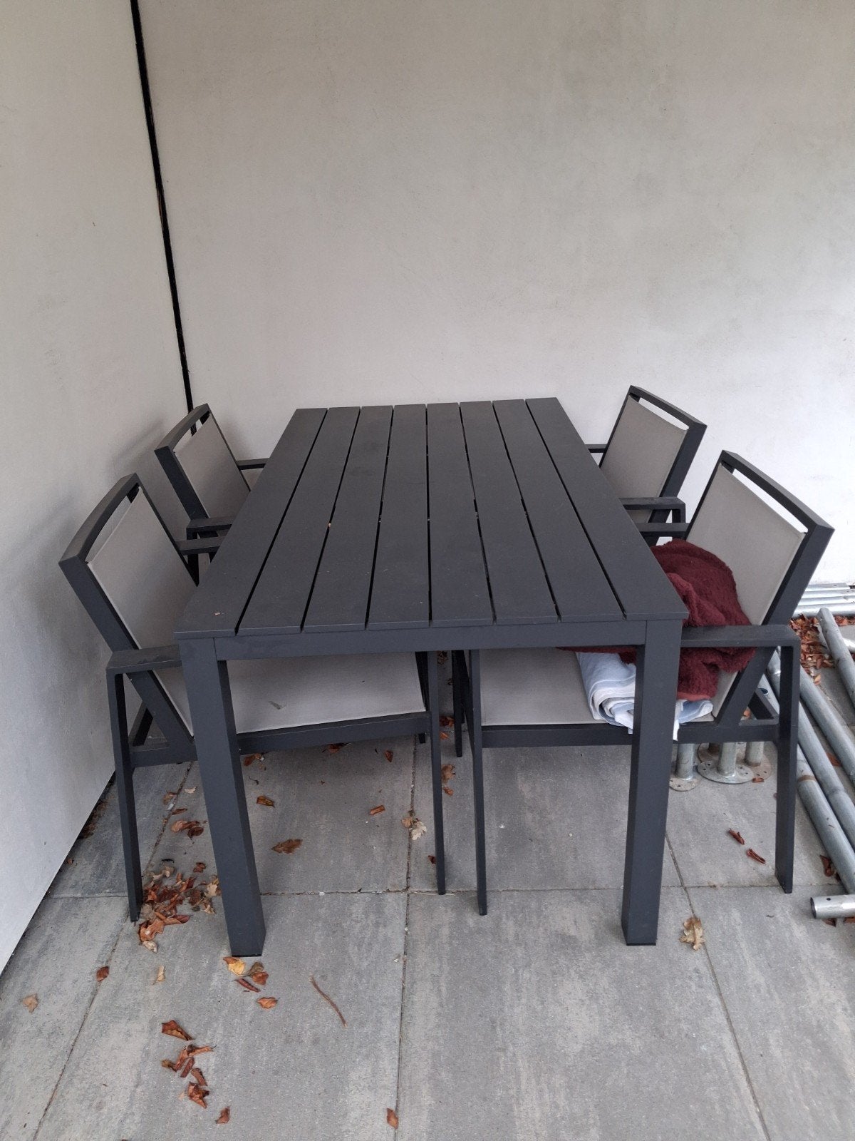 Manifesto Furniture Tuintafel met 4 stoelen - Kees Smit, 4 zitplaatsen, Aluminium, Ophalen of Verzenden, Zo goed als nieuw