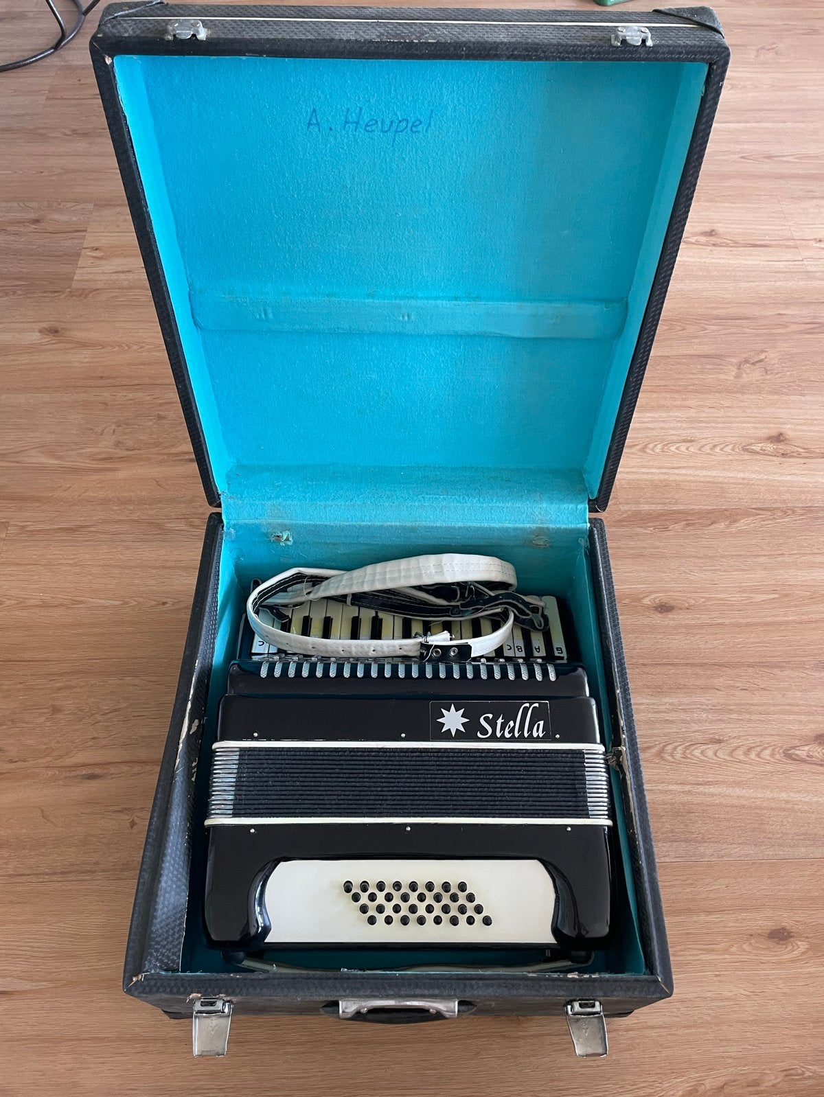 Stella Accordeon met koffer en riemen, Overige merken, Gebruikt, Overige formaten, Met koffer