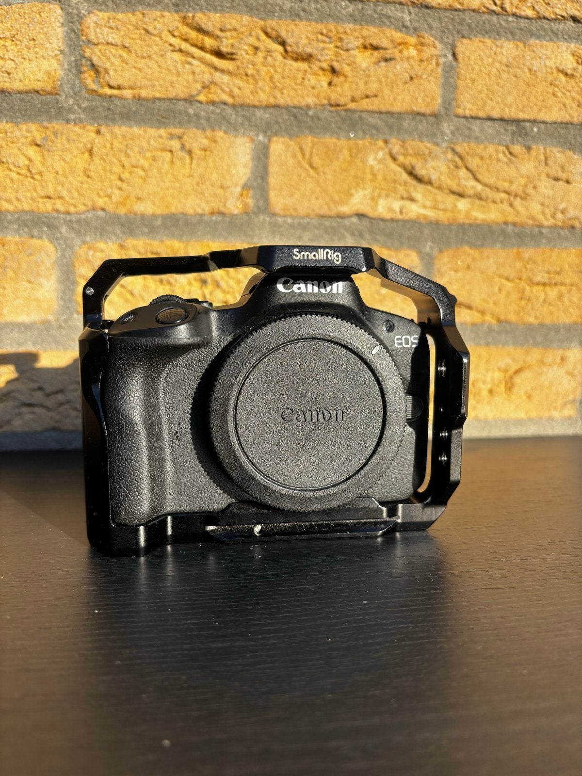 Canon EOS R50 systeemcamera met SmallRig cage, Canon, Zo goed als nieuw, Accu, Systeemcamera