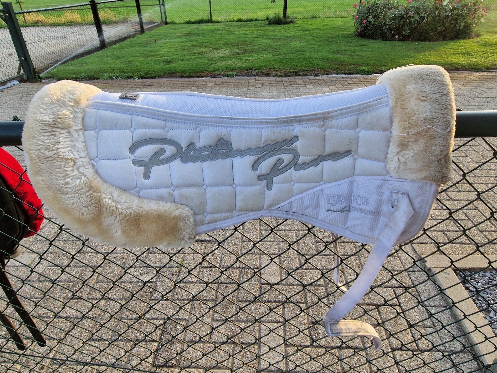 Super mooi zadelonderlegger 60cm lang., Dieren en Toebehoren, Paarden en Pony's | Dekens en Dekjes, Ophalen of Verzenden, Zo goed als nieuw