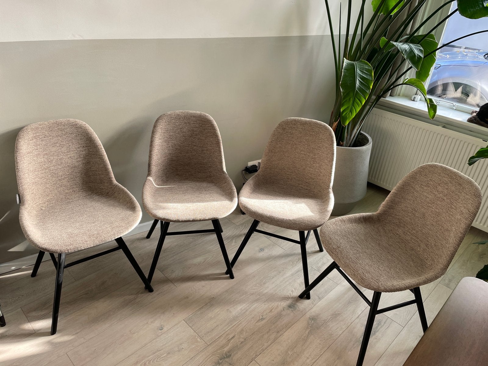 4 Zuiver Albert Kuip stoelen beige gestoffeerd, Ophalen, Hout, Bruin, Zo goed als nieuw