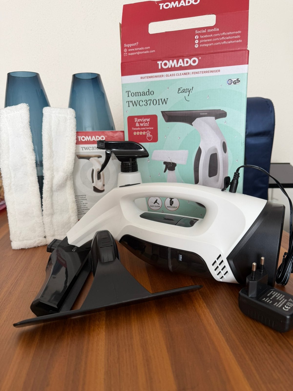 Nieuw in doos Tomado ruitenreinigings set, Huis en Inrichting, Schoonmaakartikelen, Ophalen, Raamwisser of Trekker