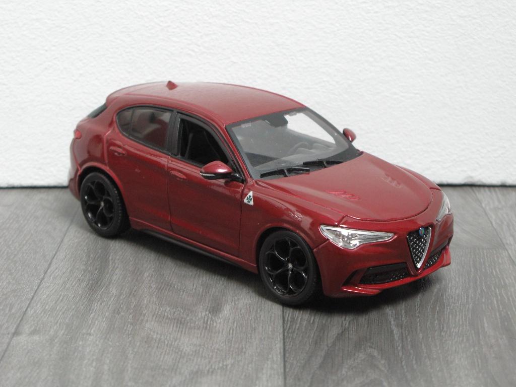 6491 Alfa Romeo Stelvio Quadrifoglio Bburago (Burago) 1:24, Hobby en Vrije tijd, Modelauto's | 1:24, Ophalen of Verzenden, Gebruikt