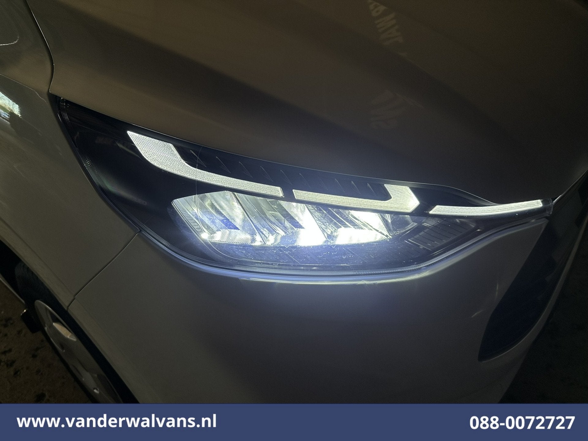 Ford Transit Custom 2.0 TDCI 136pk L2H1 Euro6 Airco | Camera, Voorwielaandrijving, 1849 kg, 4 cilinders, Wit