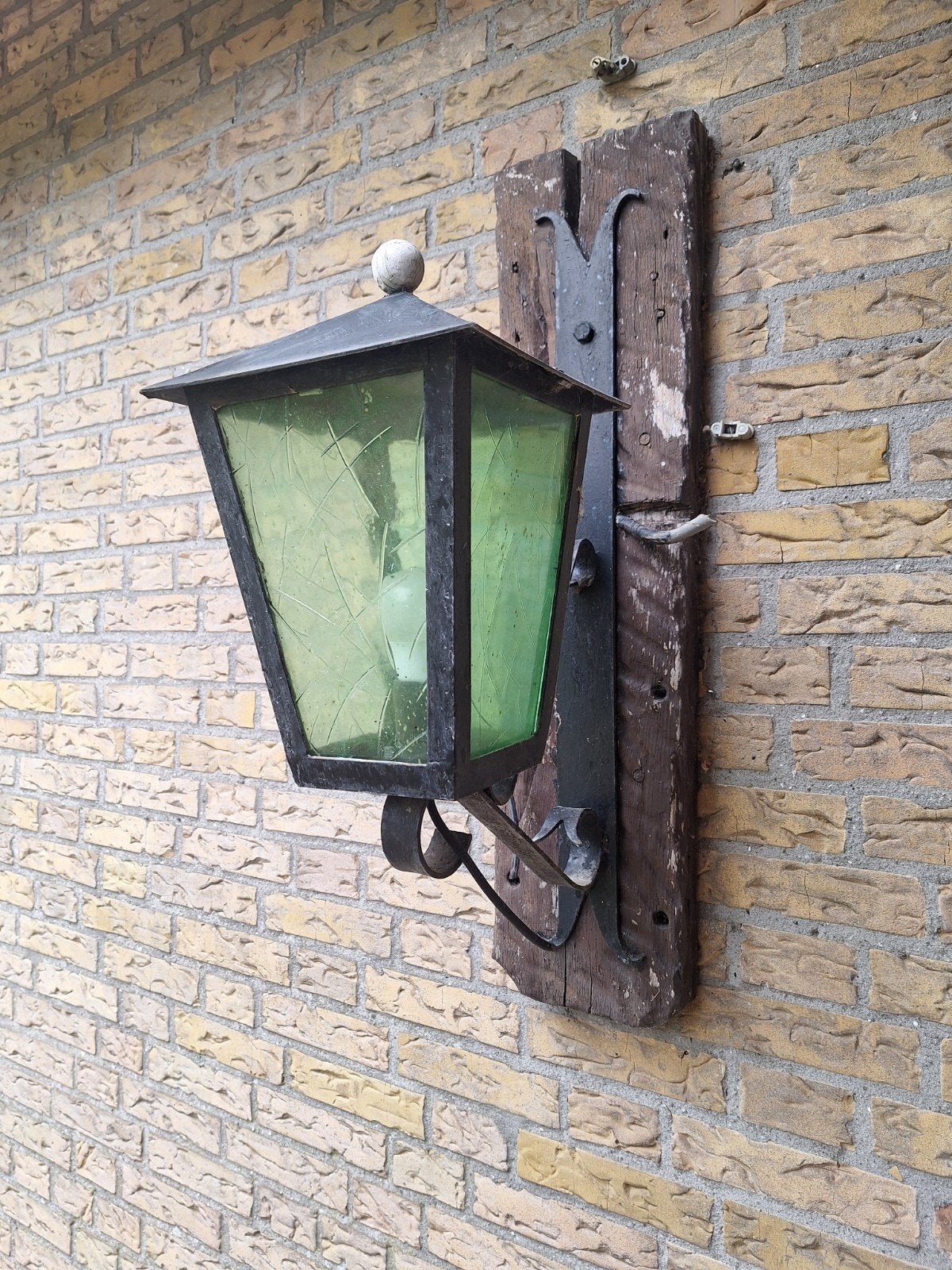 Set van 3 buitenlampen: 1 hangend, 2 staand op sokkel, Antiek en Kunst, Ophalen
