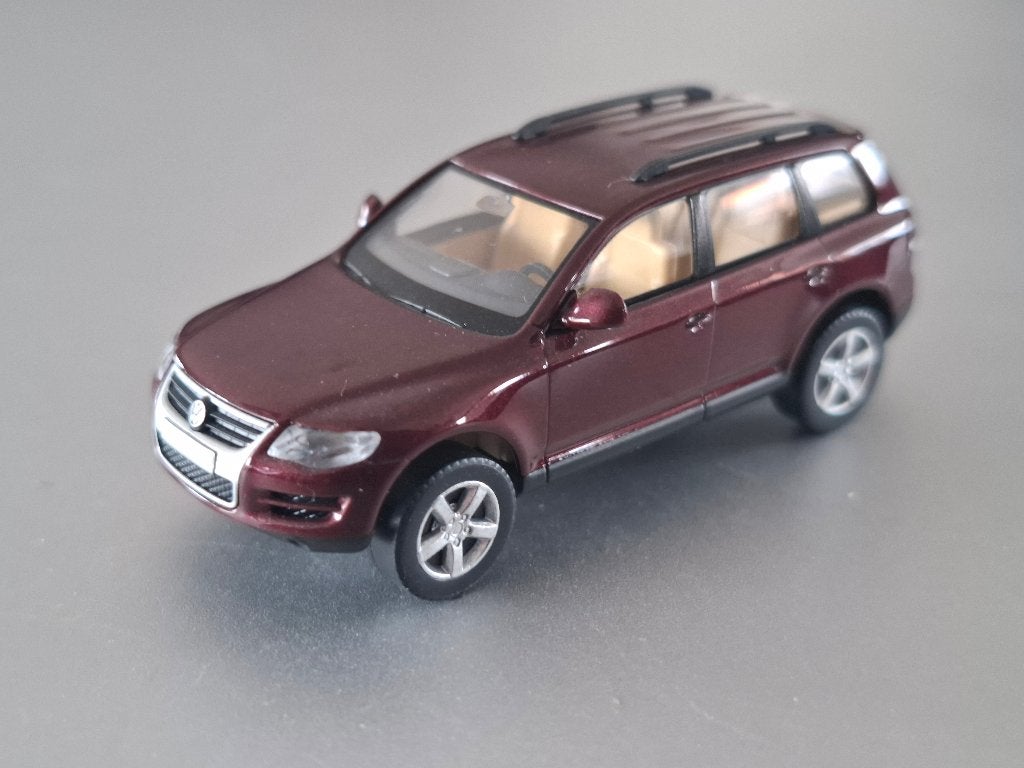 1:87 Volkswagen VW Touareg wijnrood Wiking in OVP € 7,5, Verzenden, Zo goed als nieuw, Auto, Wiking