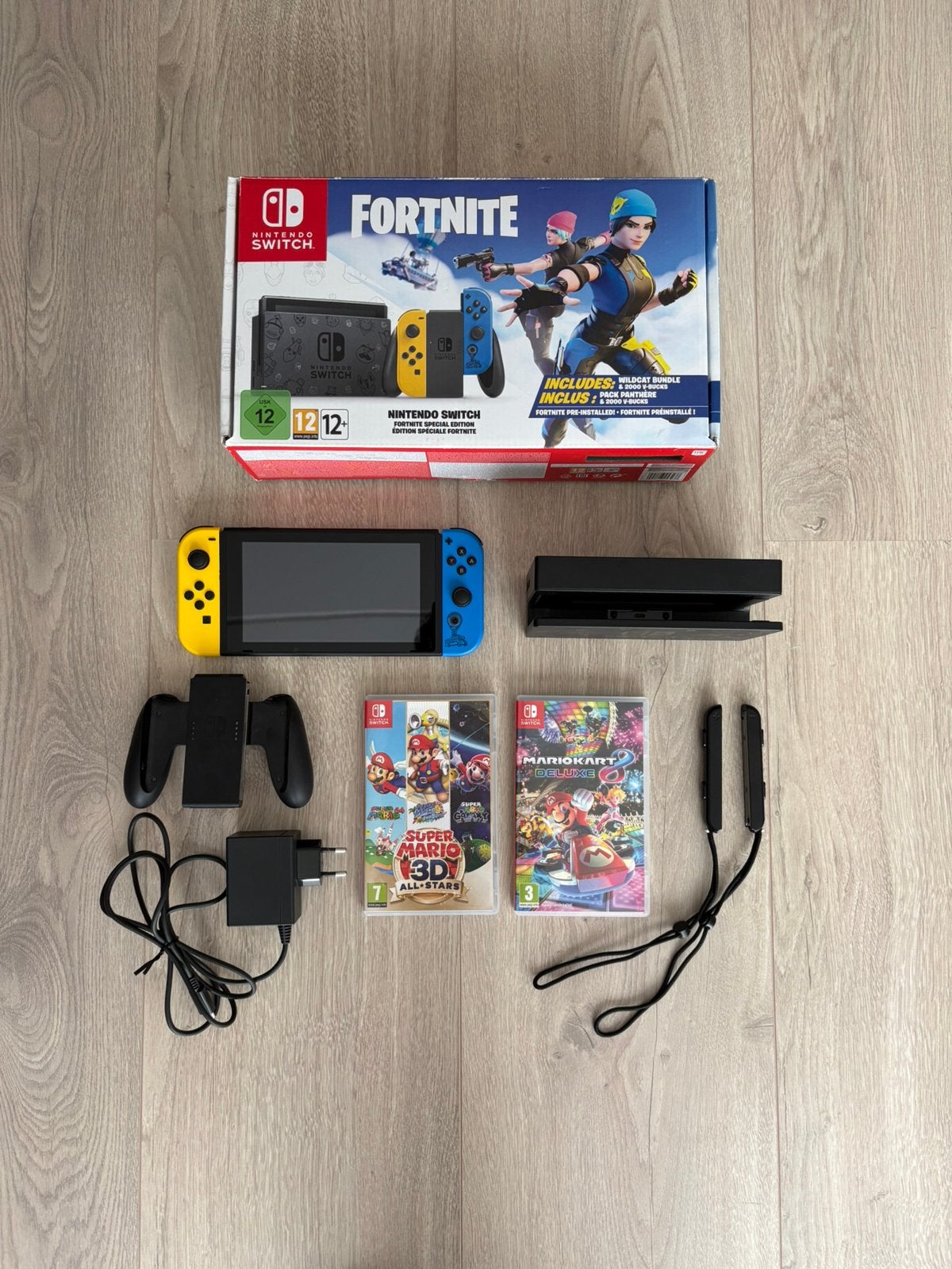 Nintendo Switch speciale editie, Spelcomputers en Games, Spelcomputers | Nintendo Switch, Zo goed als nieuw, Switch Original, Met 2 controllers