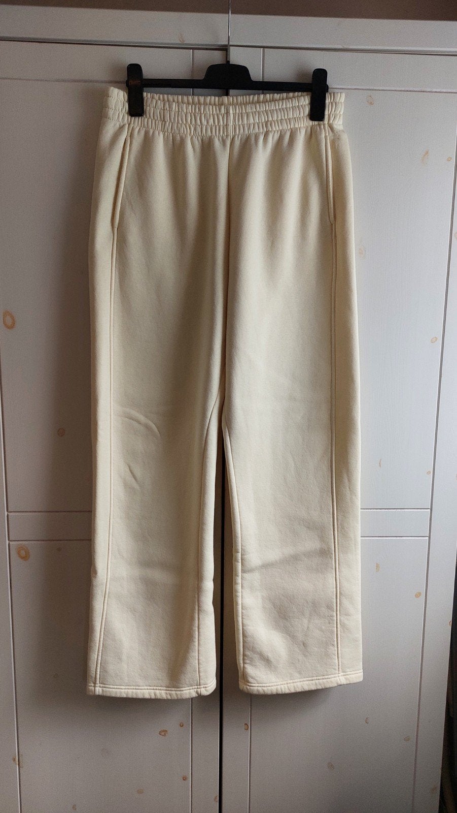 Amisu New Yorker wide leg jogging broek maat 42, Kleding | Dames, Verzenden, Geel, Maat 42/44 (L), Zo goed als nieuw