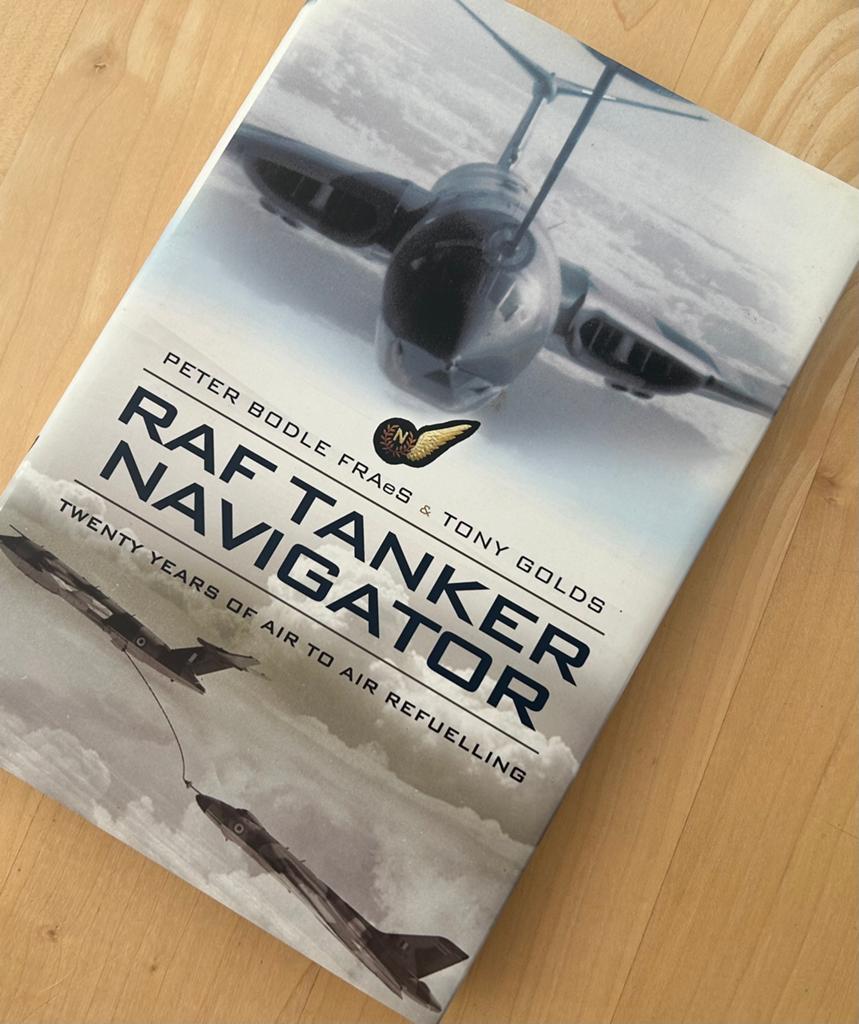 RAF tanker Navigator, Ophalen, Zo goed als nieuw, Boek of Tijdschrift