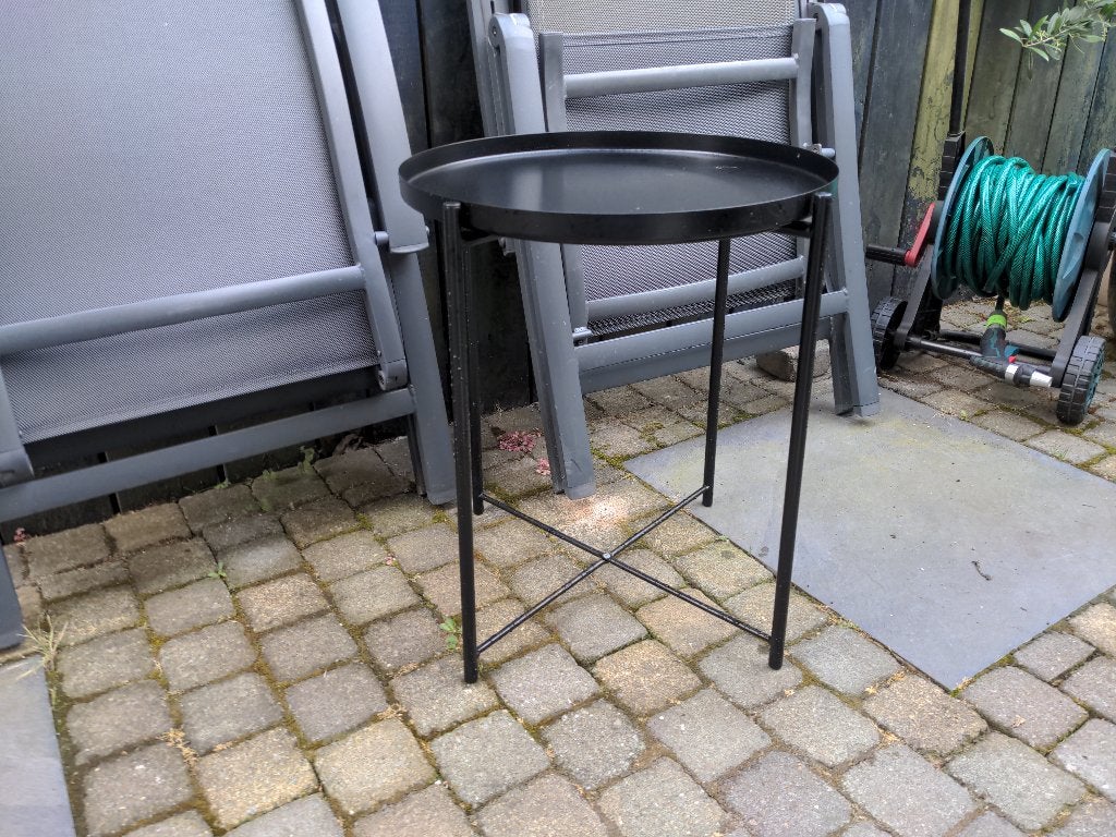 Ikea gladom bijzettafel zwart, Huis en Inrichting, Tafels | Bijzettafels, Minder dan 55 cm, Metaal of Aluminium, Rond, Zo goed als nieuw