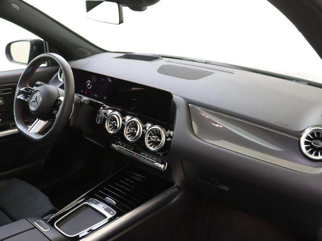 Mercedes-Benz GLA-klasse 180 AMG Line Premium Plus /Panorama, Auto's, Mercedes-Benz, Gebruikt, 4 cilinders, Origineel Nederlands