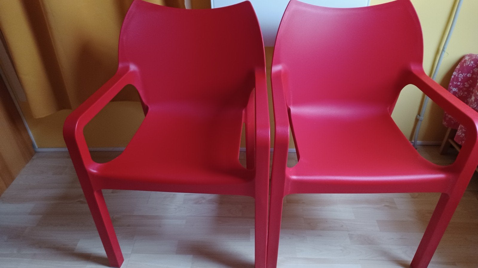 Set van 2 rode kunststof stoelen, Ophalen, Kunststof, Twee, Nieuw