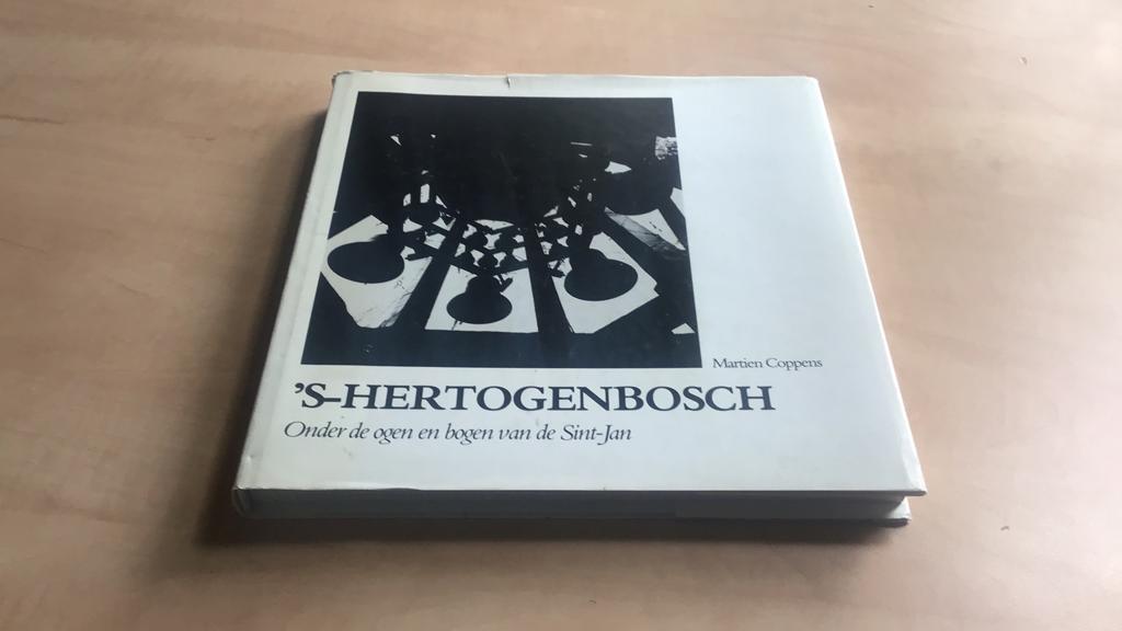 ‘S-Hertogenbosch - onder de ogen en bogen van de Sint-Jan, Ophalen of Verzenden, 20e eeuw of later, Zo goed als nieuw