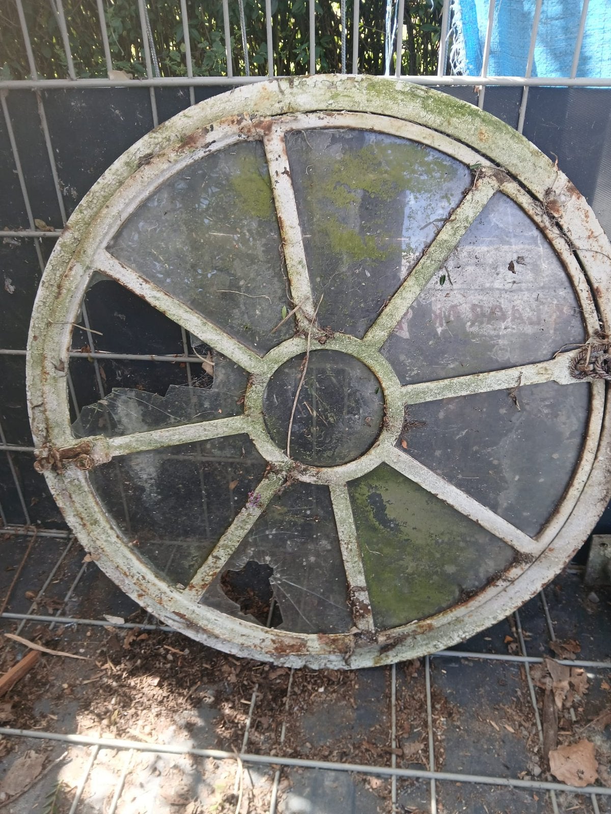 Antieke ijzere ronde raam, Doe-het-zelf en Verbouw, Ophalen, Gebruikt, Minder dan 80 cm, Gevelraam of Ruit
