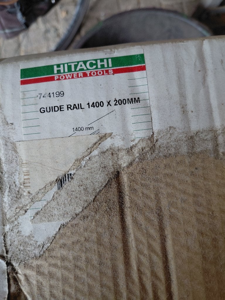 Hitachi Geleide rail   , Geleide liniaal, Cirkelzaag, Ophalen of Verzenden, Zo goed als nieuw, 30 tot 70 mm