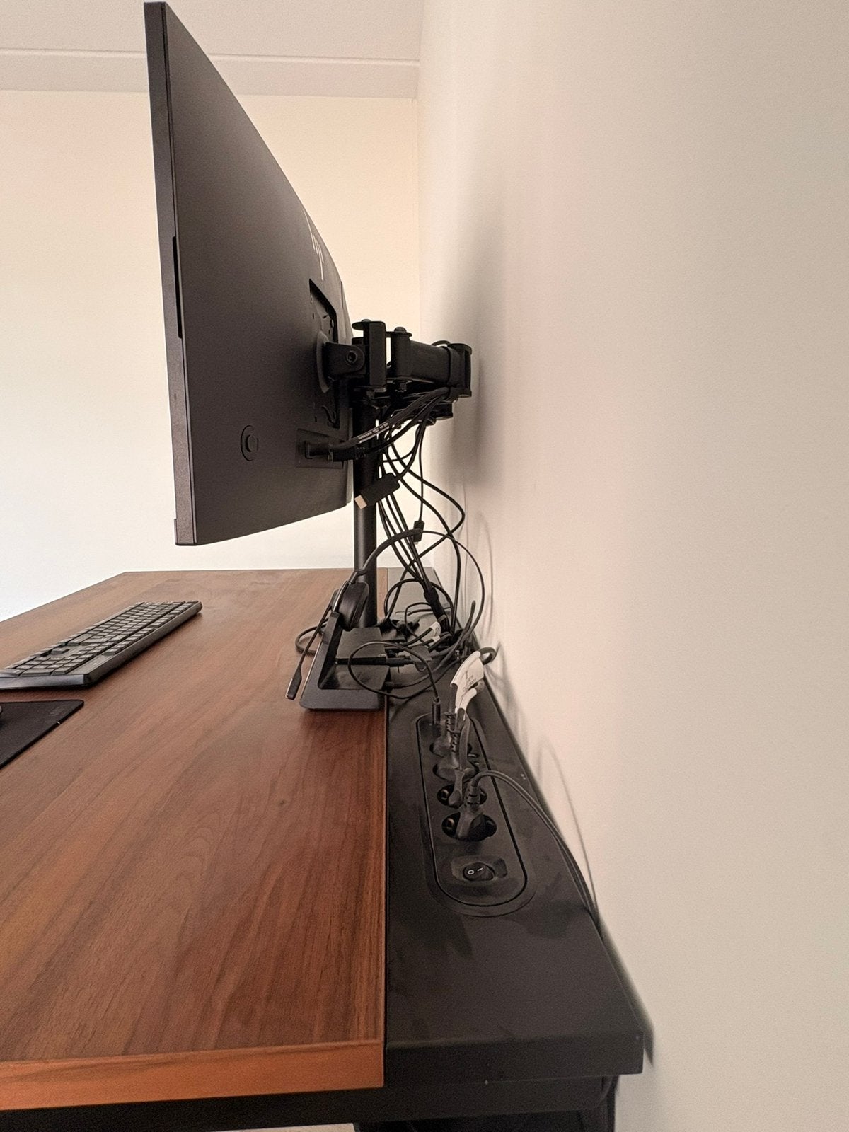 Foto 4 van Bureau MITTZON – 140 x 60 cm