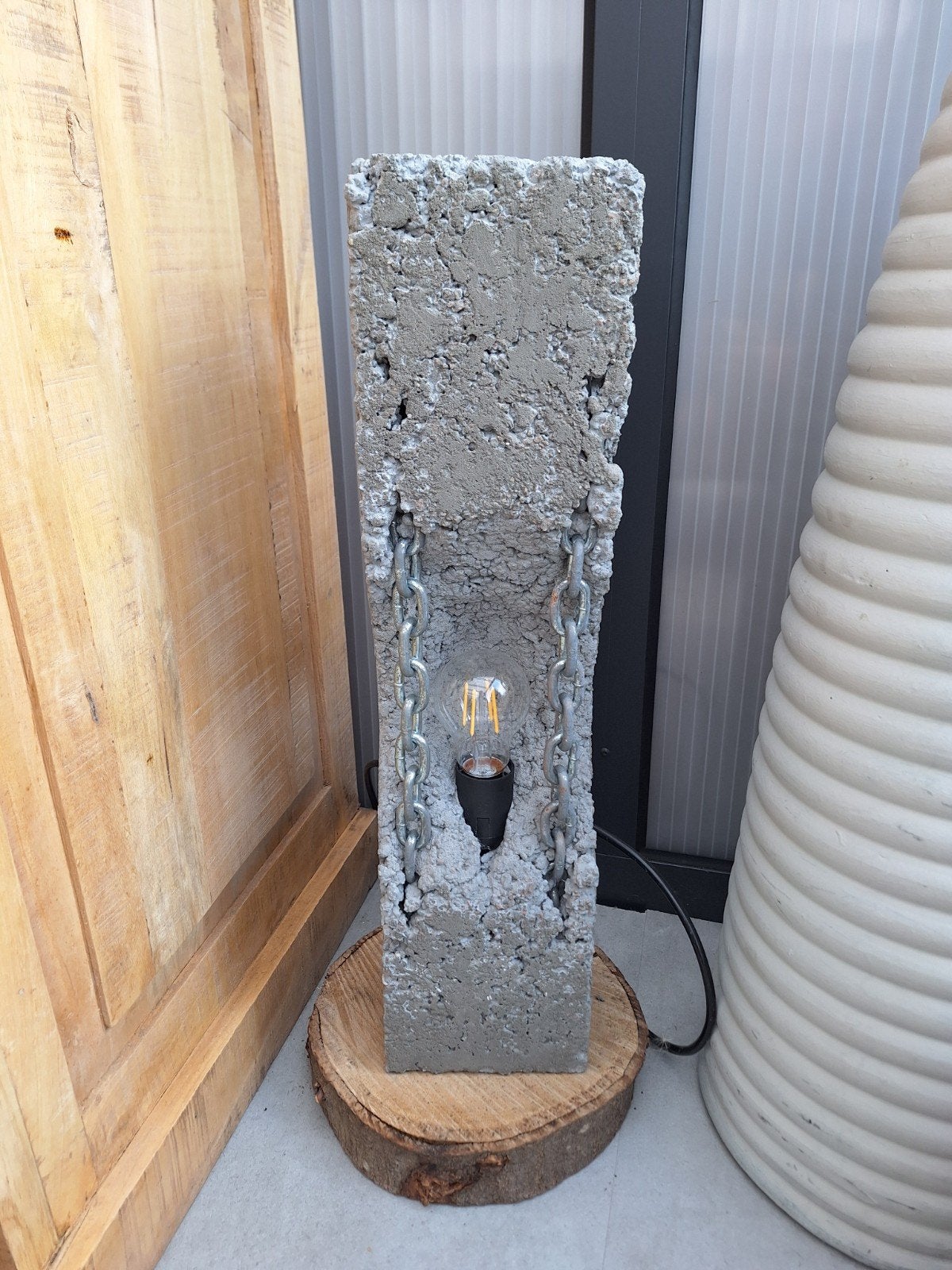 Unieke handgemaakte betonlamp met kettingen, Ophalen, Overige materialen, 55 cm, Nieuw