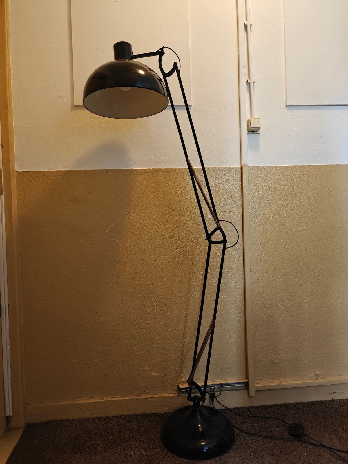 Zwarte vloerlamp van 1,80 hoog, Huis en Inrichting, Lampen | Vloerlampen, Ophalen, Zo goed als nieuw, 150 tot 200 cm