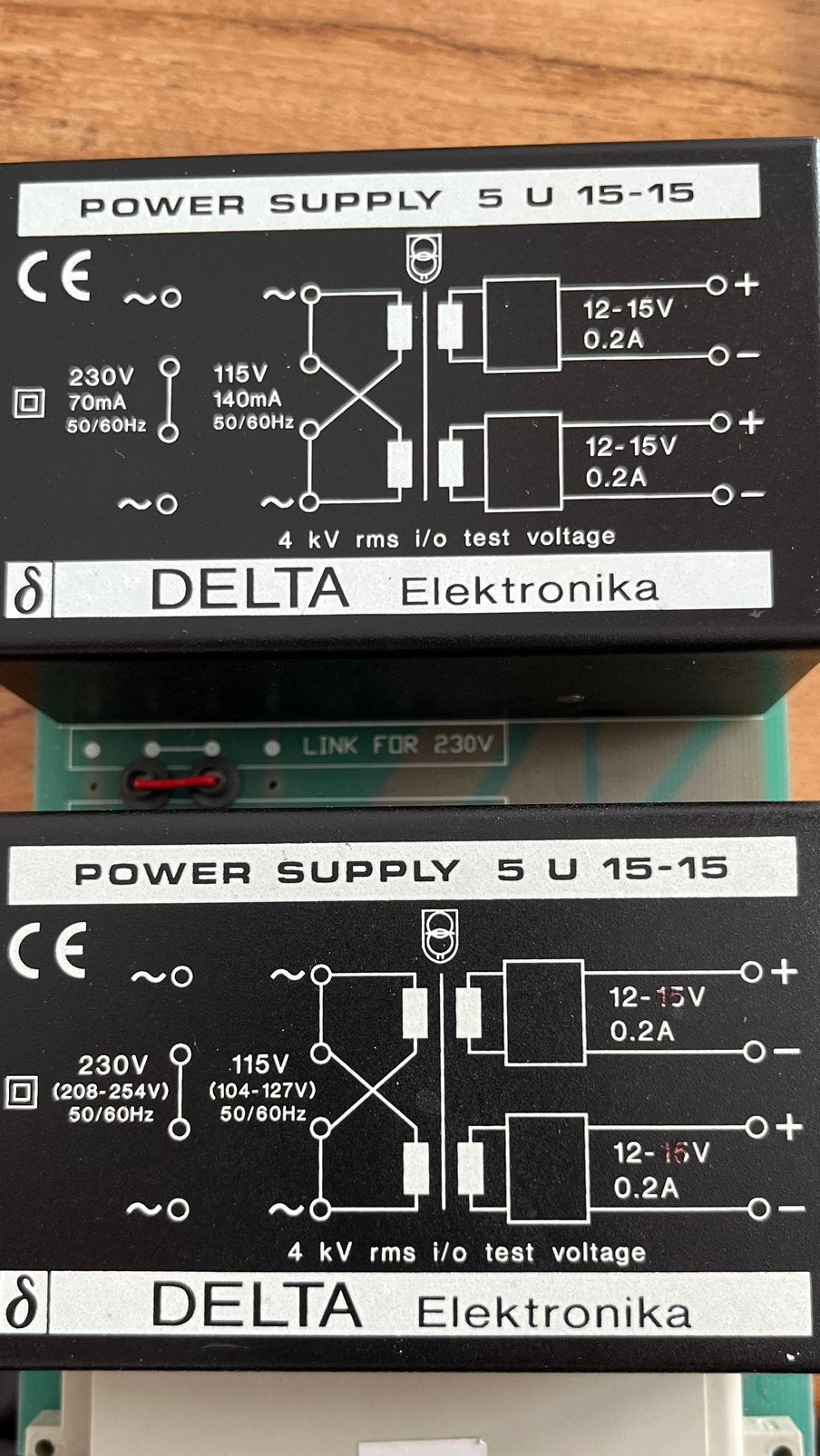 2x DELTA 5U 15-15 power supply, Ophalen of Verzenden, Zo goed als nieuw