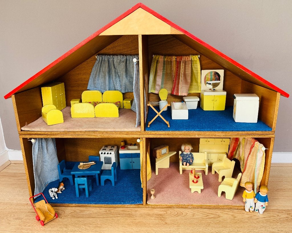 Houten poppenhuis met toebehoren, Verzamelen, Poppenhuizen en Toebehoren, Ophalen, Zo goed als nieuw, Poppenhuis