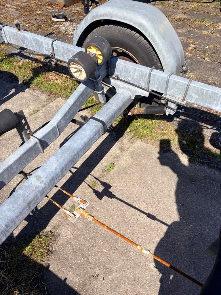 Pega boottrailer - Robuust en betrouwbaar 1350 kg, Watersport en Boten, Ophalen, Minder dan 1500 kg, Gebruikt, 6 tot 9 meter