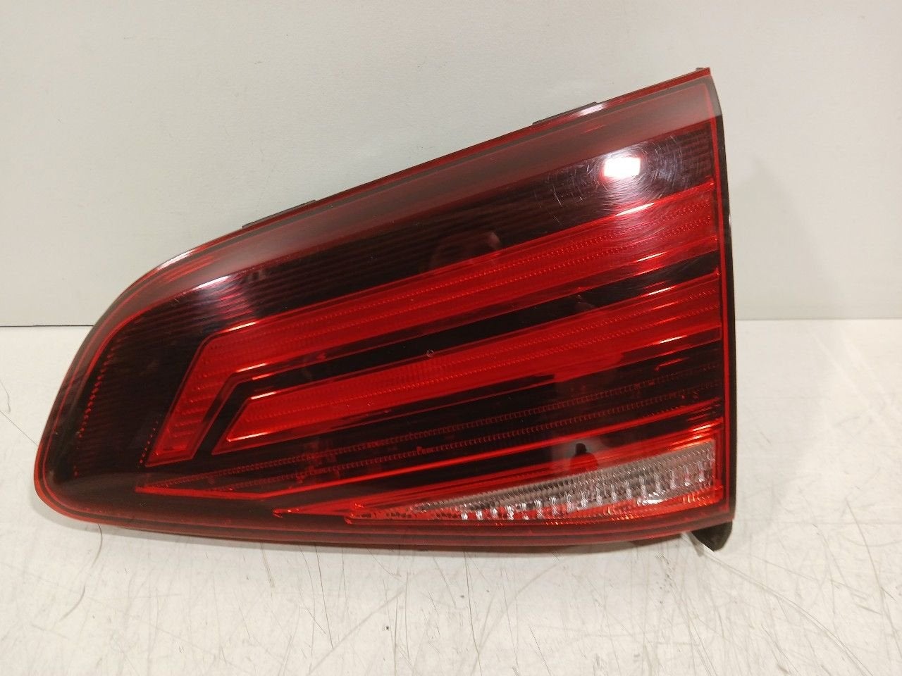 Achterlicht kofferdeksel achterklep rechts Volkswagen Golf, Onderdelen@venauto.nl, Van der Ven Autorecycling B.V., Gebruikt, Ettenseweg 76, 4706 PB Roosendaal, The Netherlands