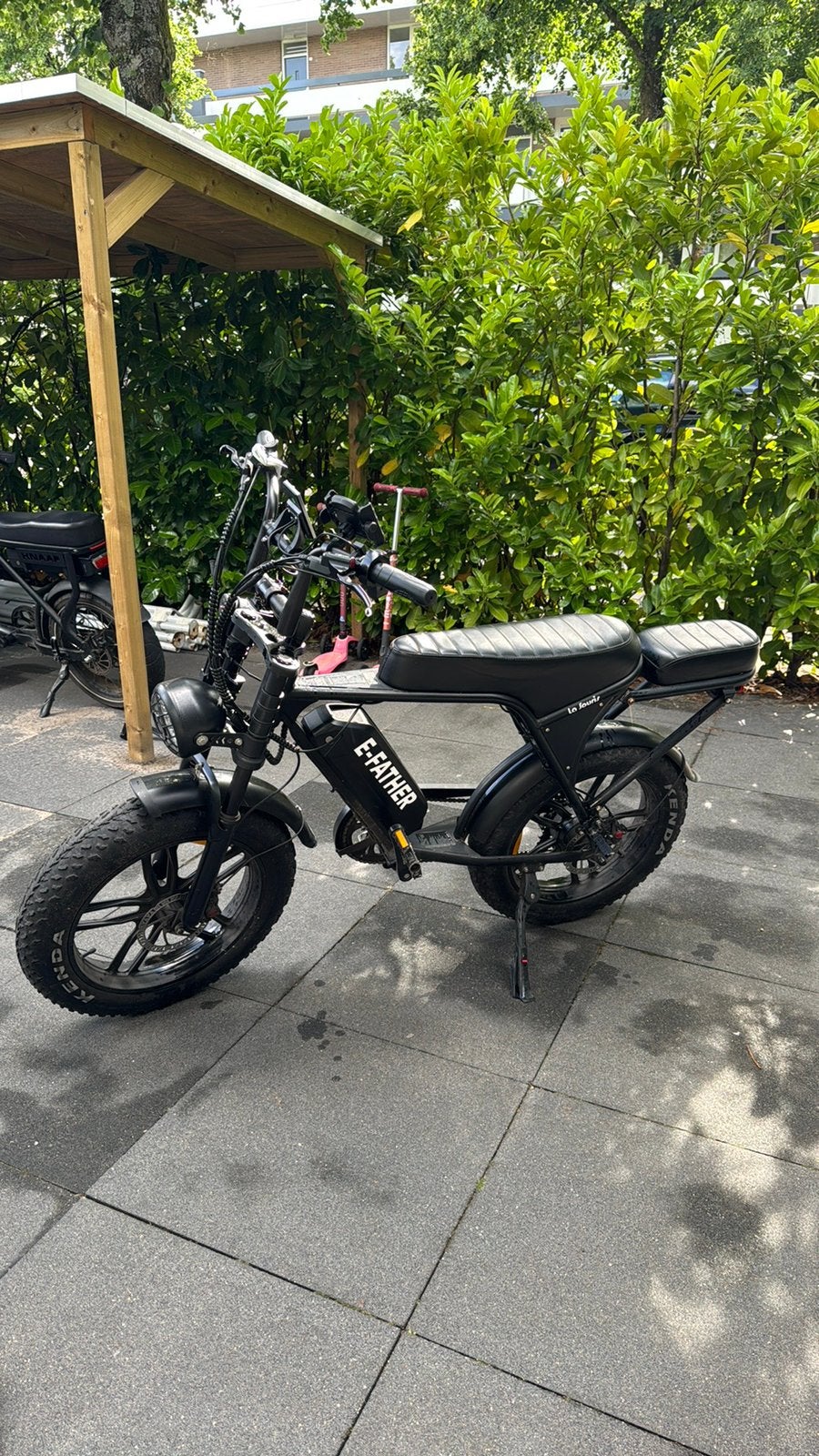 V8 limited edition fat bike met oplader, Ophalen, Zo goed als nieuw, 30 tot 50 km per accu, Overige merken