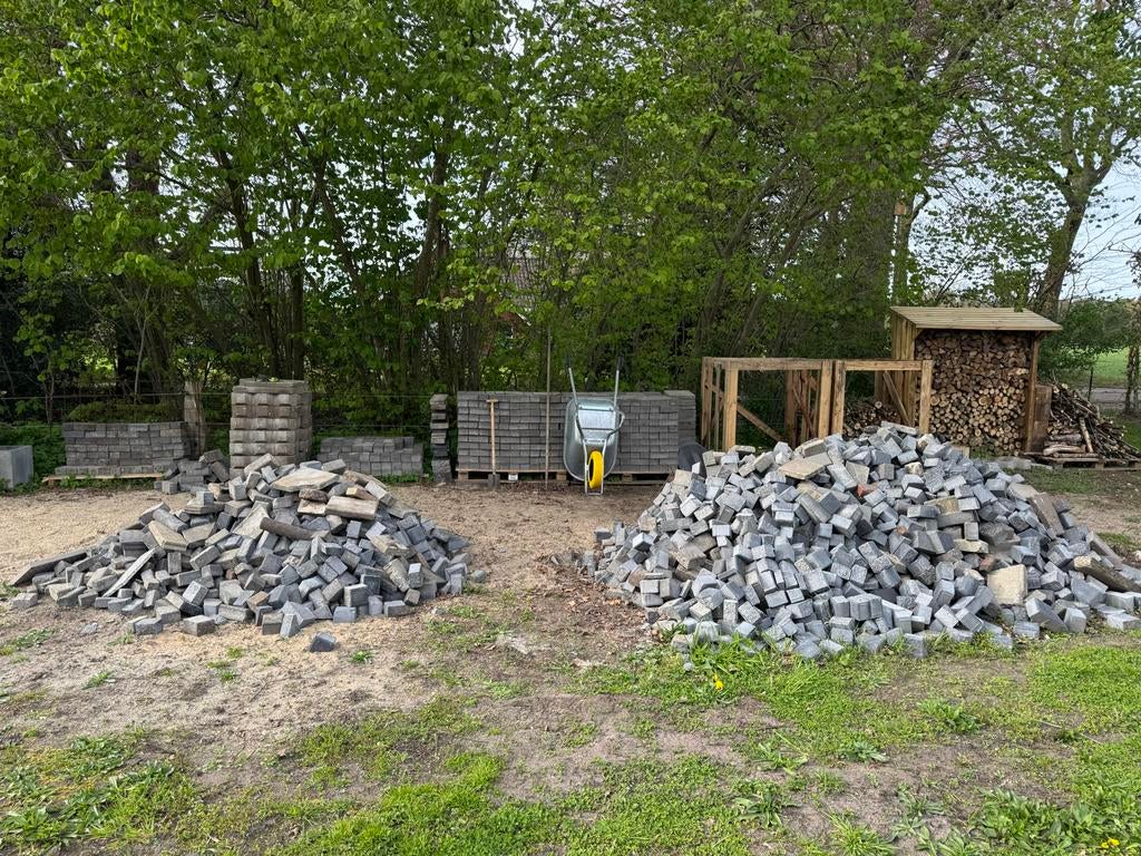 Puin en knipafval betonklinkers / ophalen tegen vergoeding, Tuin en Terras, Ophalen, Gebruikt, Klinkers, 10 m² of meer