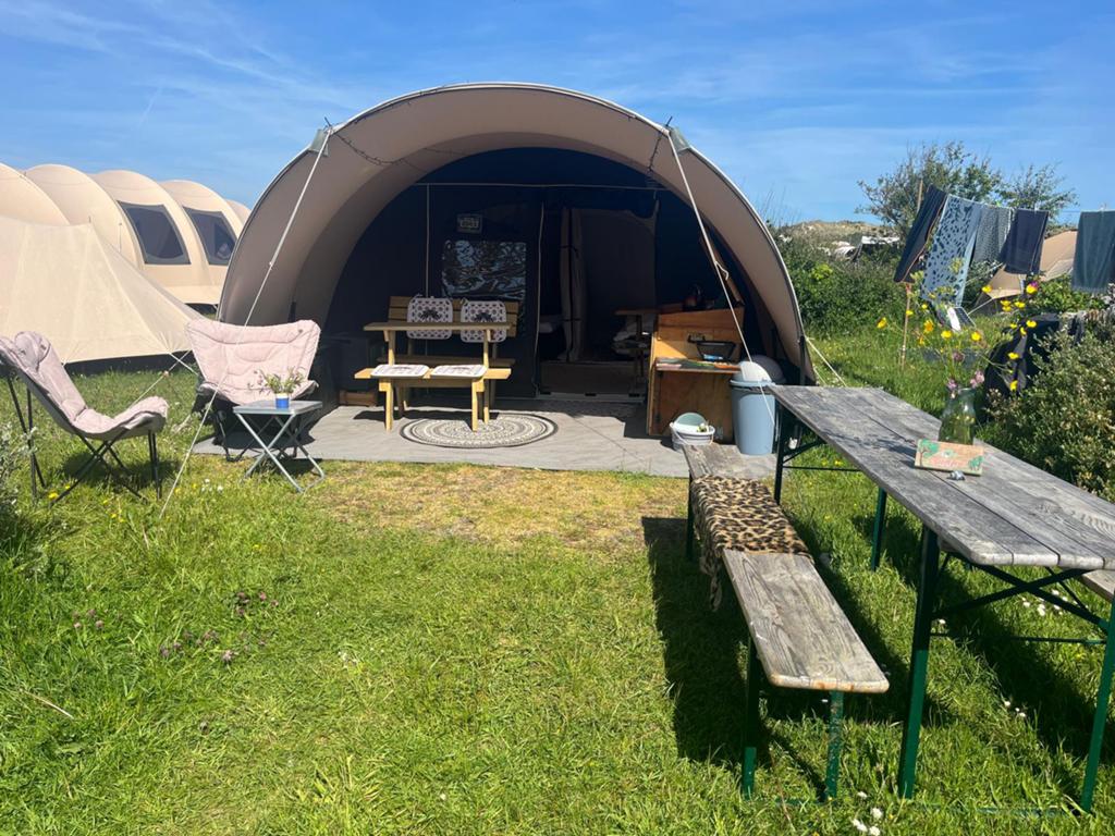 In september nog beschikbaar Tent op Vlieland - 4-6 personen, Ophalen, Zo goed als nieuw, Tot en met 6