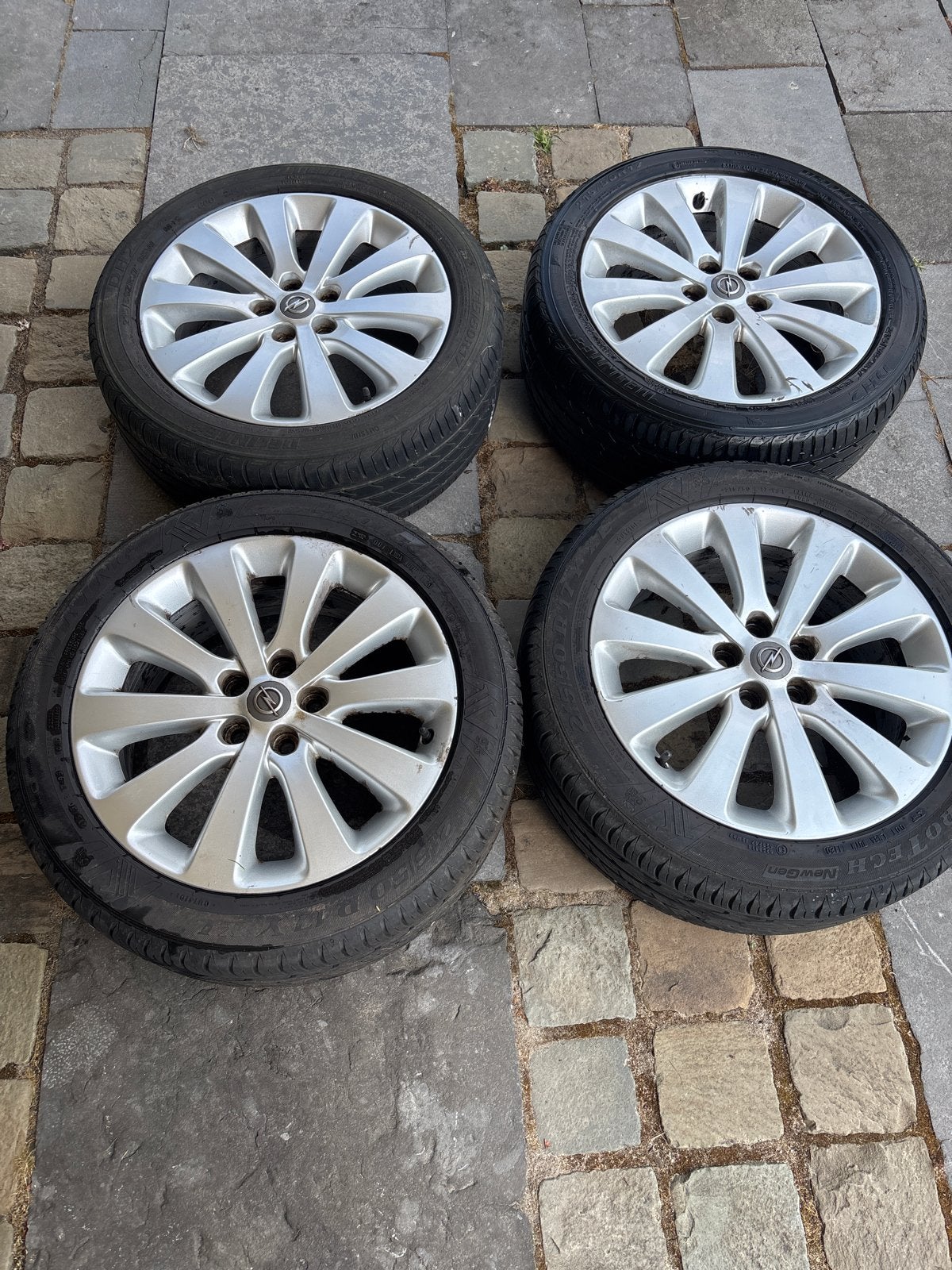 Set van 4 Opel Astra velgen met zomerbanden - 215/50ZR17, Auto-onderdelen, Ophalen, Banden en Velgen, 17 inch, Personenwagen