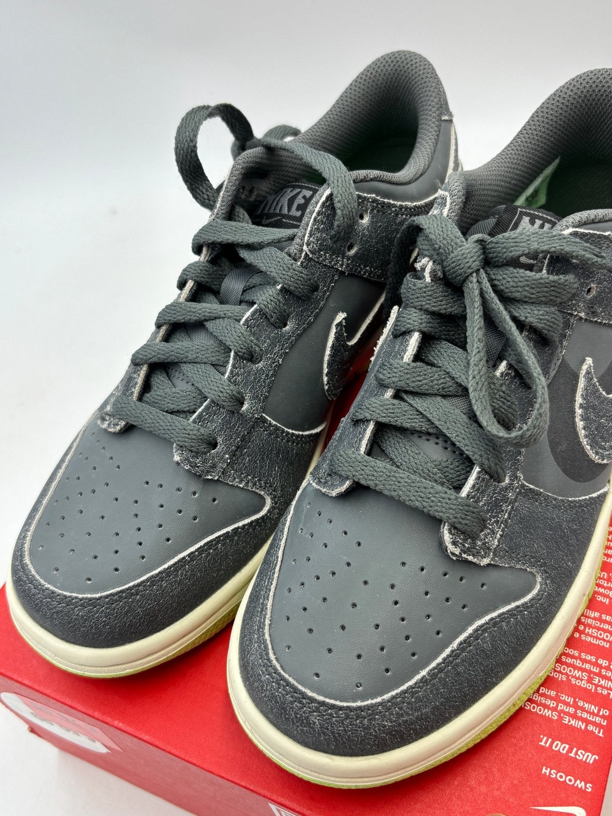 Nike Dunk Low Grijs Maat 37.5 Nieuw (doos deksel ontbreekt), Ophalen of Verzenden, Nieuw, Jongen, Sportschoenen