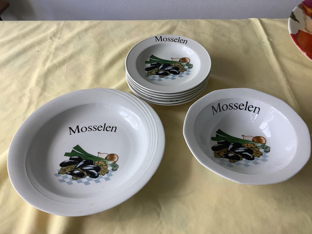 Servies voor mosselen, Ophalen of Verzenden, Gebruikt, Overige stijlen, Bord(en)