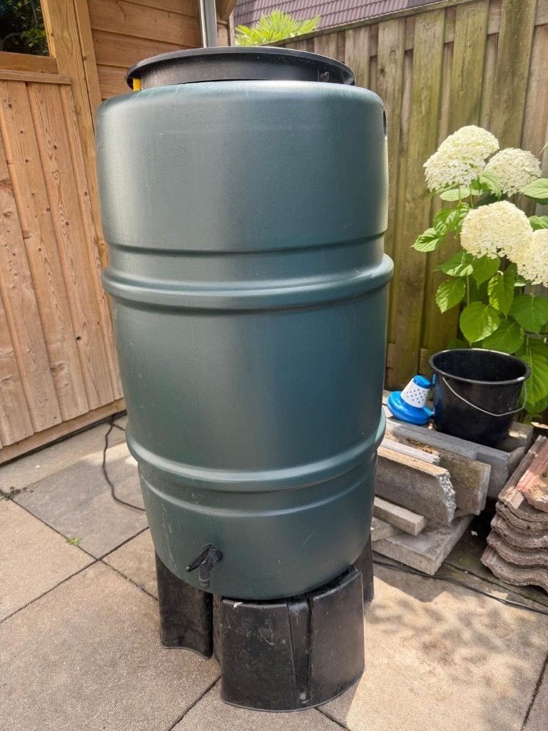 Regenton kunststof 227 liter, Tuin en Terras, Regentonnen, Ophalen, Kunststof, Met kraantje, 150 liter of meer