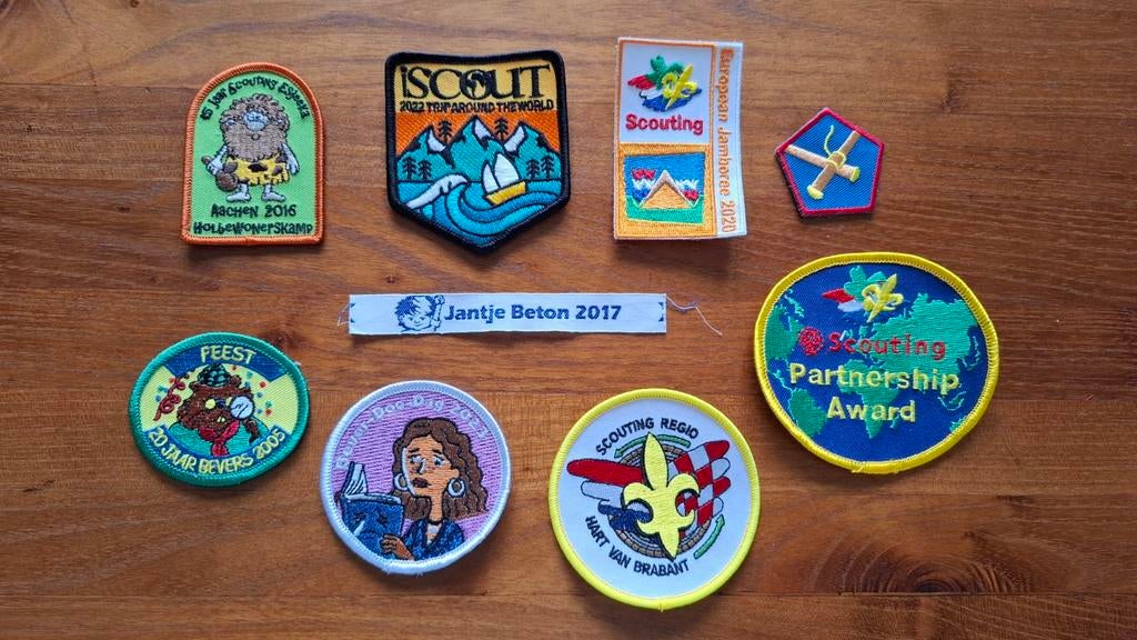 Setje met diverse Scouting badges, Ophalen of Verzenden, Embleem, Speld of Insigne