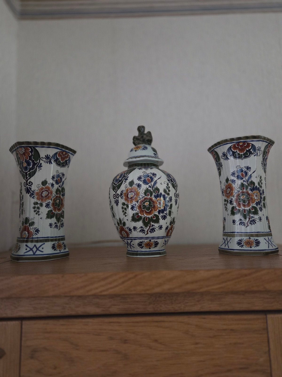 Delfts polychroom handwerk vazen en pot met deksel, Ophalen of Verzenden