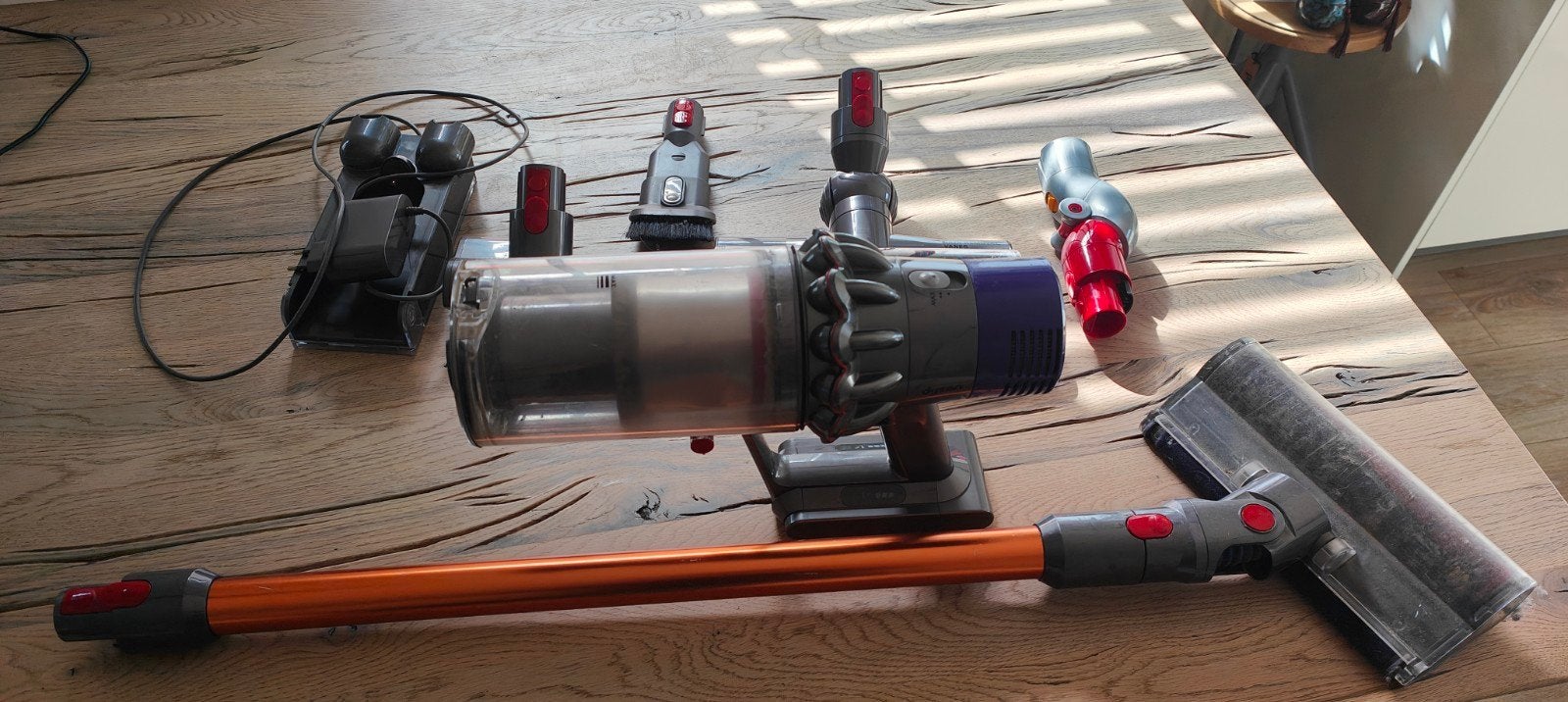 Dyson V10 Steelstofzuiger met accessoires. Storing filter., Ophalen, Draadloos, Gebruikt, Dyson