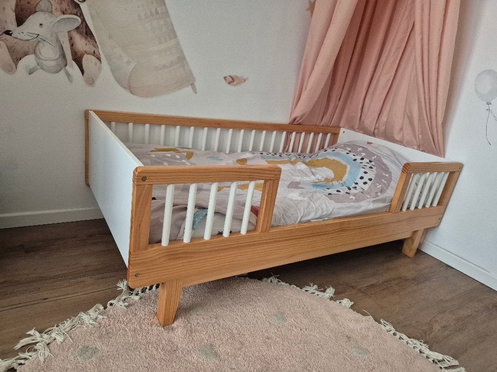 Peuterbed, kledingkast en nachtkastje, Ophalen, Gebruikt, Jongetje of Meisje