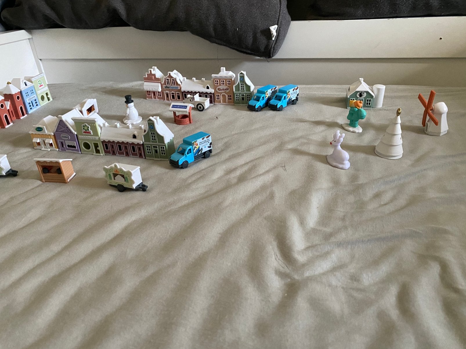 Gezellige huisjes gebouwen en beeldjes, Ophalen, Zo goed als nieuw