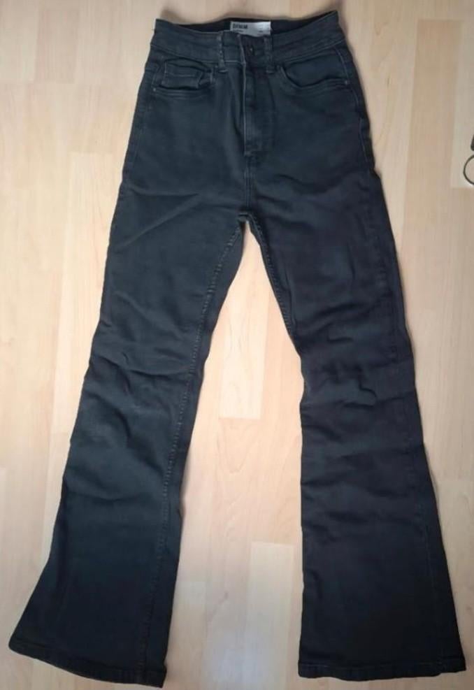 Flared high waist zwart jeans, Zwart, Zo goed als nieuw, W28 - W29 (confectie 36), Bershka