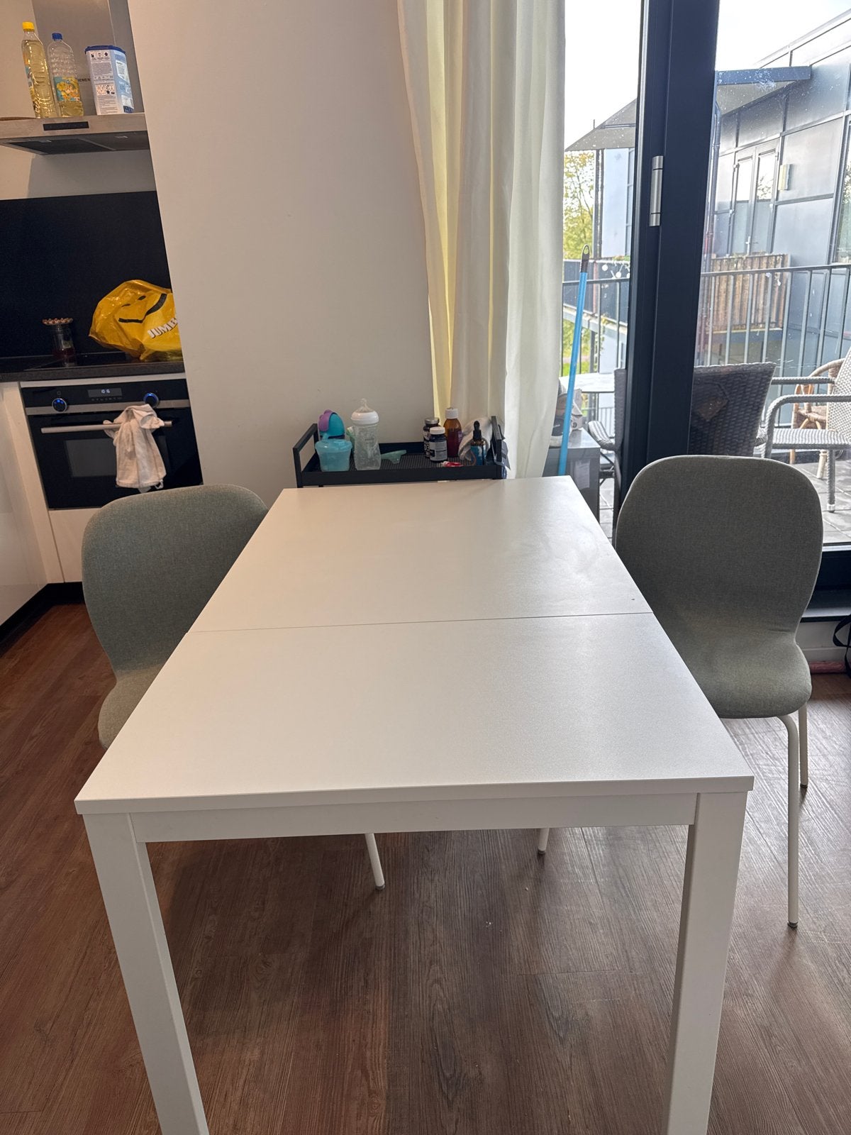 Ikea uitschuifbare tafel wit met 2 lichtgroene stoelen, Ophalen, Kunststof, Tot twee personen, 50 tot 100 cm