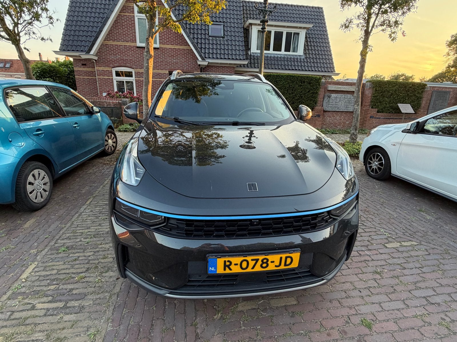 Lynk & Co 1.5TD 261pk Phev 7DCTH 2022 Zwart, 1800 kg, 179 pk, Parkeercamera, 3 cilinders