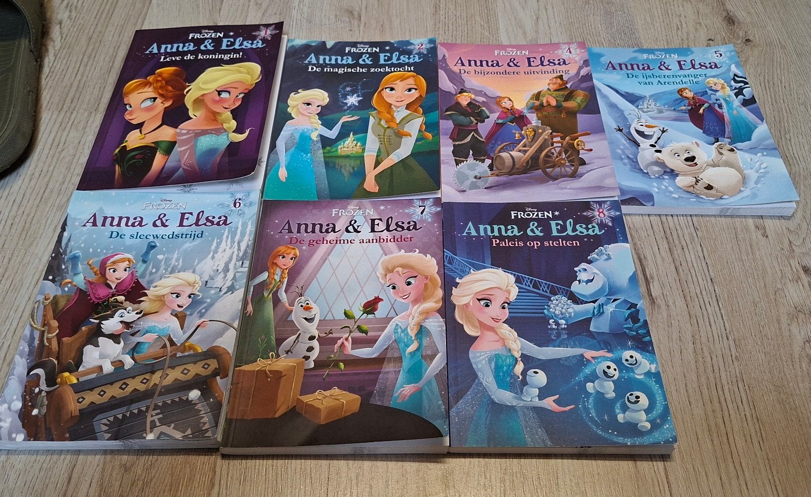 Disney Frozen Anna & Elsa boeken (deel 3 ontbreekt), Boeken, Ophalen of Verzenden, Gelezen, Fictie