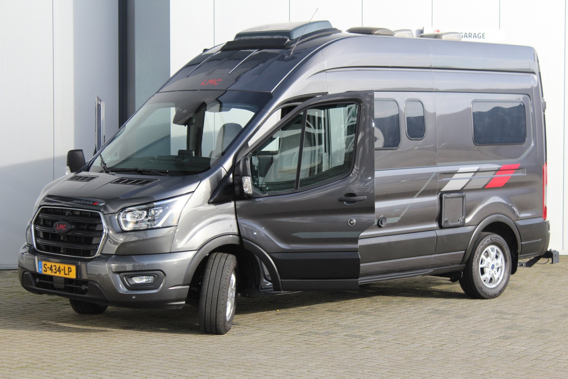 LMC C590 'Innovan' Buscamper. Geweldig mooie LMC buscamper !, D.koonstra@vanderhorstautogroep.nl, Buscamper of Camperbus, Alexander Cohenwei 1
8914BG  LEEUWARDEN, NL