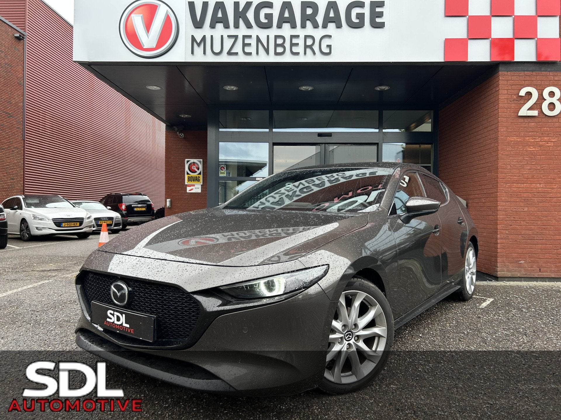 Mazda 3 2.0 e-SkyActiv-G M Hybrid 122 Luxury // FULL LED //, Auto's, Mazda, 1998 cc, 15 km/l, Gebruikt, Zwart