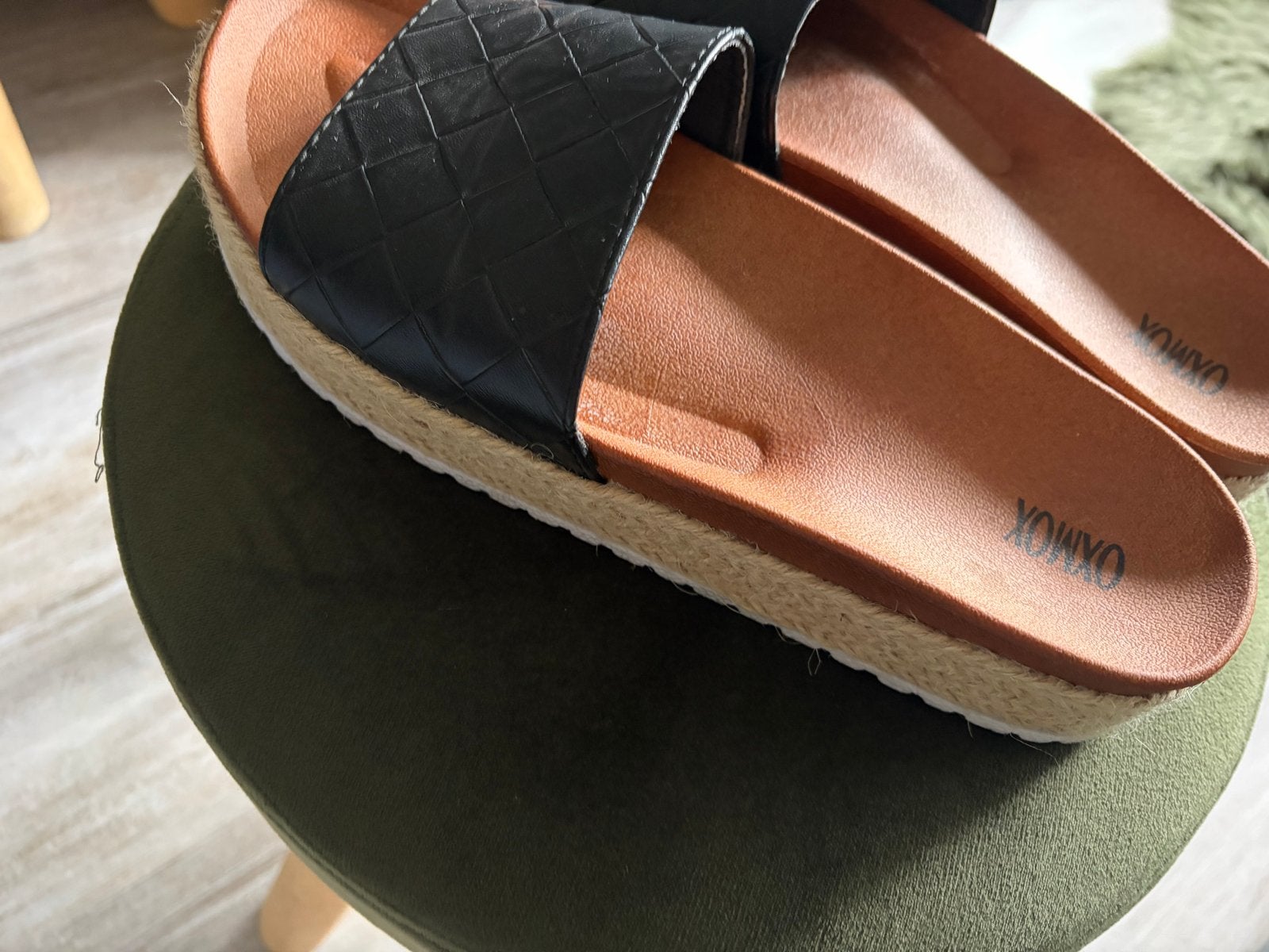 Zwarte slippers met gevlochten band en espadrille zool, Kleding | Dames, Schoenen, Slippers, Zwart, Nieuw, Ophalen of Verzenden